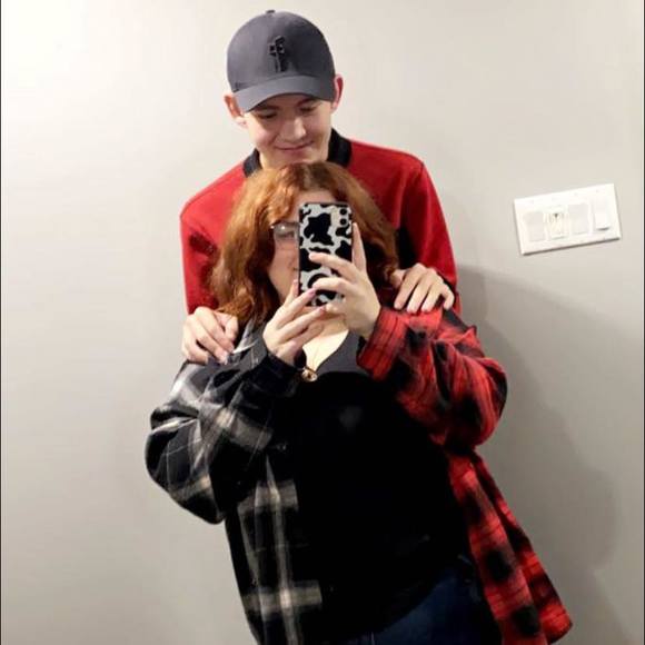 Meet your Posher, Amanda - Picture 1 of 1